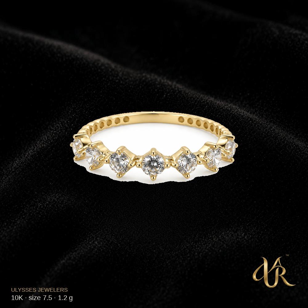 10K Women's Gold Ring, size 7.5, 1.2 g