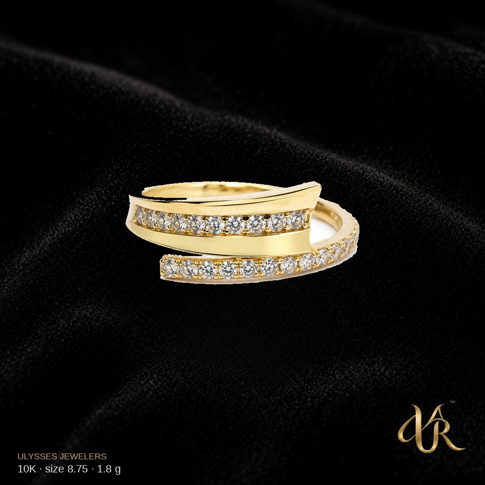 10K Women's Gold Ring, size 8.75, 1.8 g
